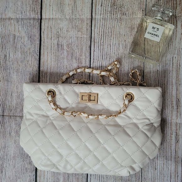 ✨️ White Quilted Vegan leather small tote✨️ - Picture 12 of 12